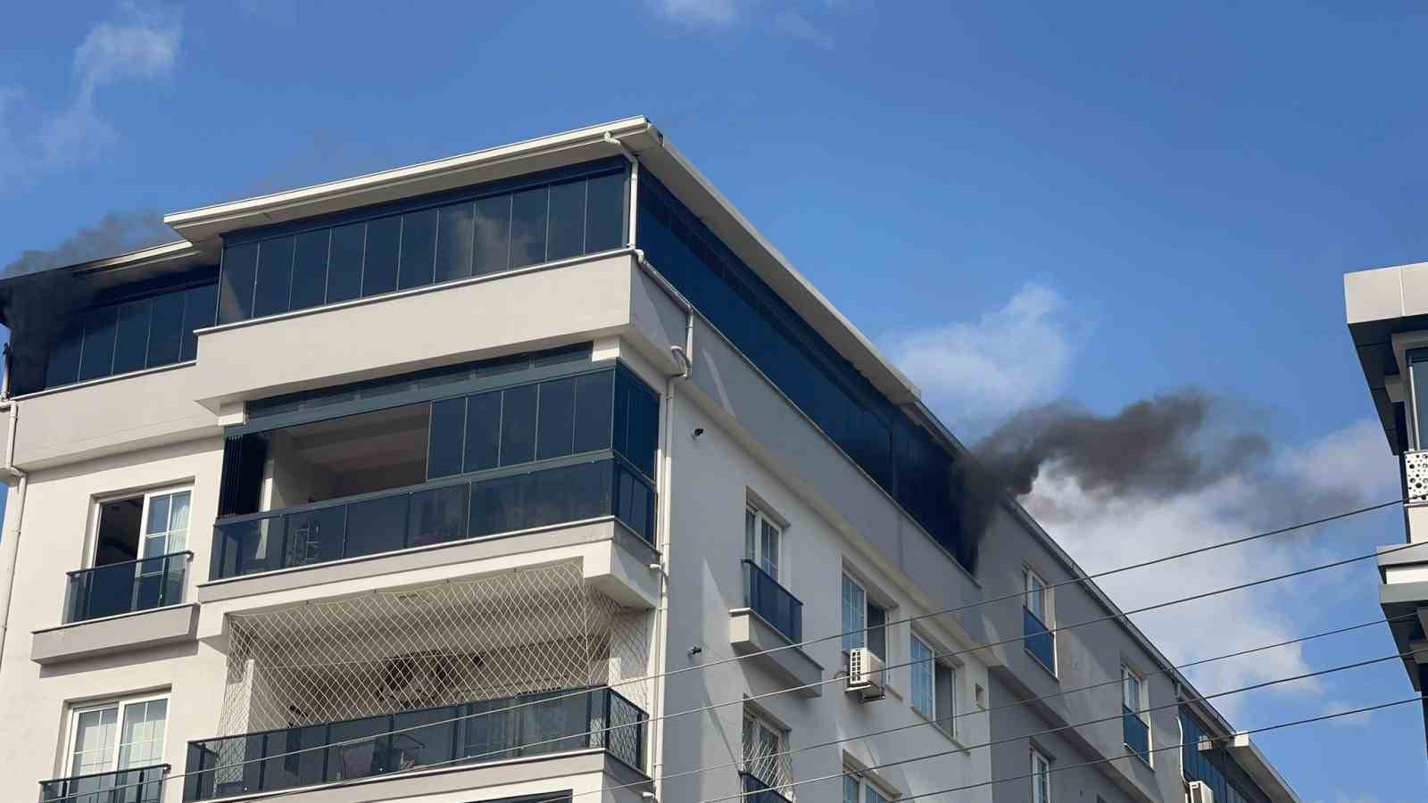 Osmaniye’de çatı katında çıkan yangın söndürüldü
