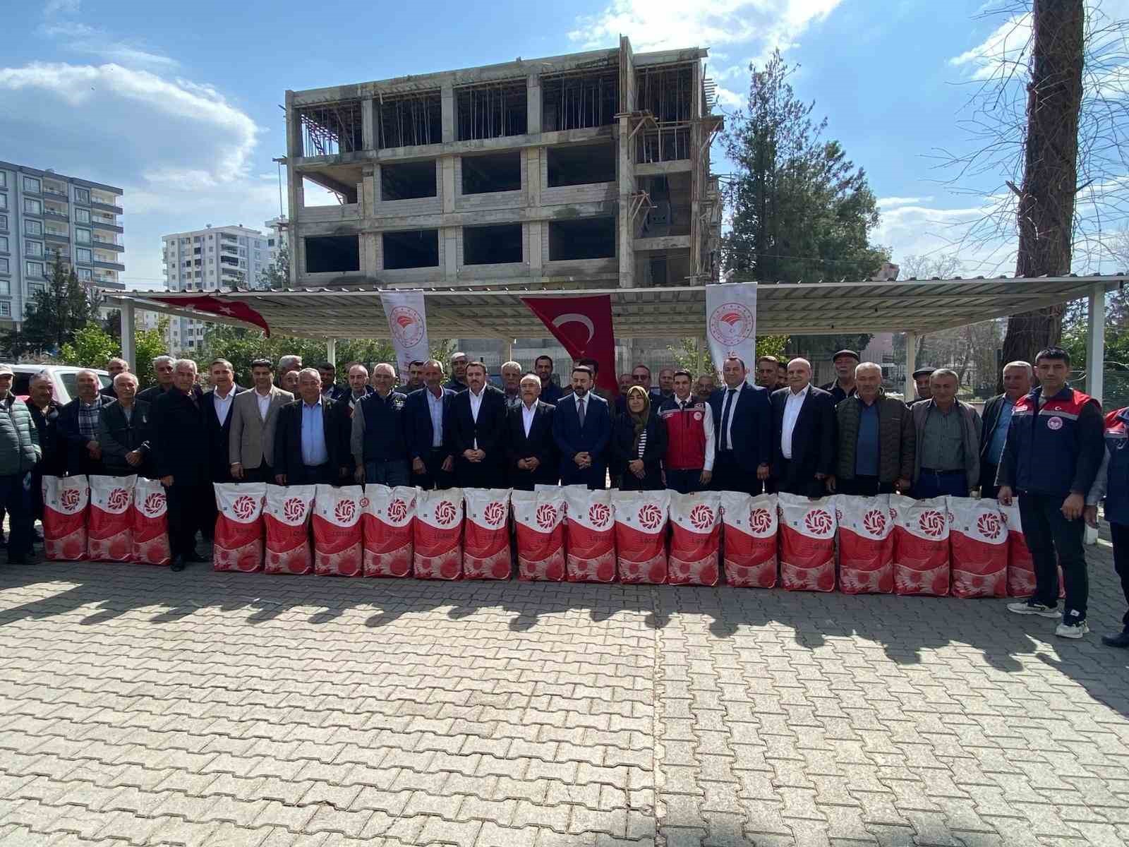 Osmaniye’de çiftçiye ayçiçeği tohumu desteği
