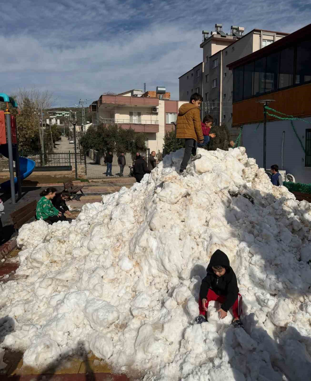 Osmaniye’de çocukların kar hasreti sona erdi
