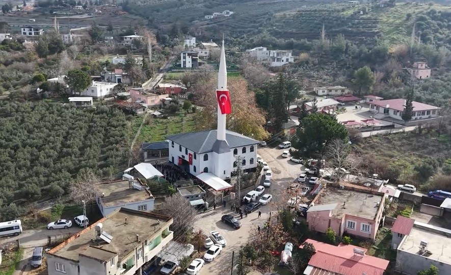 Osmaniye’de depremde yıkılan Çardak Köyü Camii yeniden ibadete açıldı
