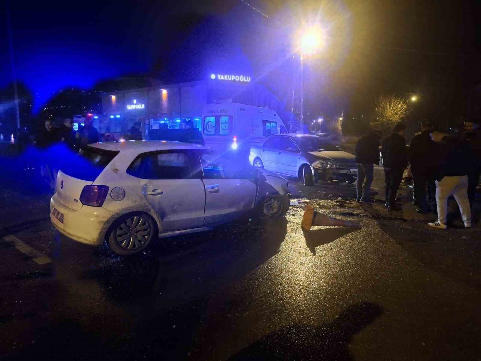 Osmaniye’de iki otomobil çarpıştı: 2 yaralı
