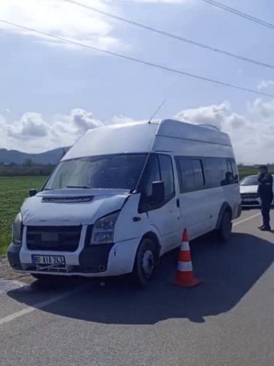 Osmaniye’de işçi servisi ile minibüs çarpıştı: 3 yaralı

