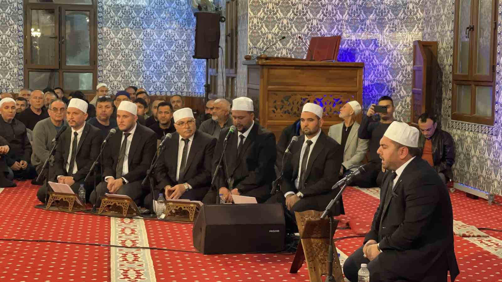 Osmaniye’de Kadir Gecesi’nde camiler doldu taştı
