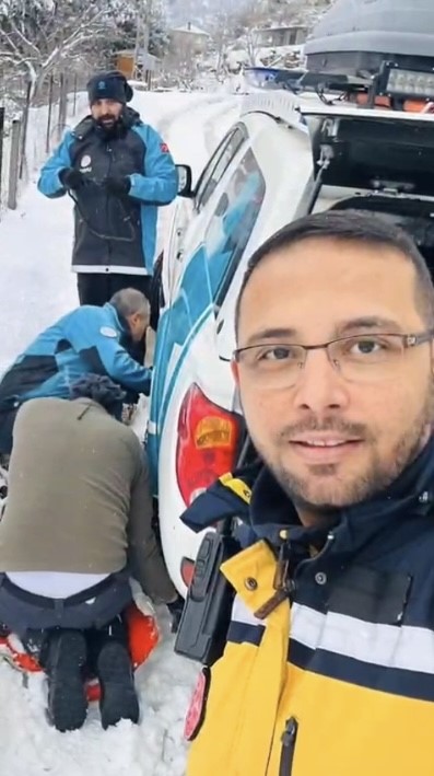 Osmaniye’de kardan yolu kapanan köydeki 2 hasta hastaneye ulaştırıldı
