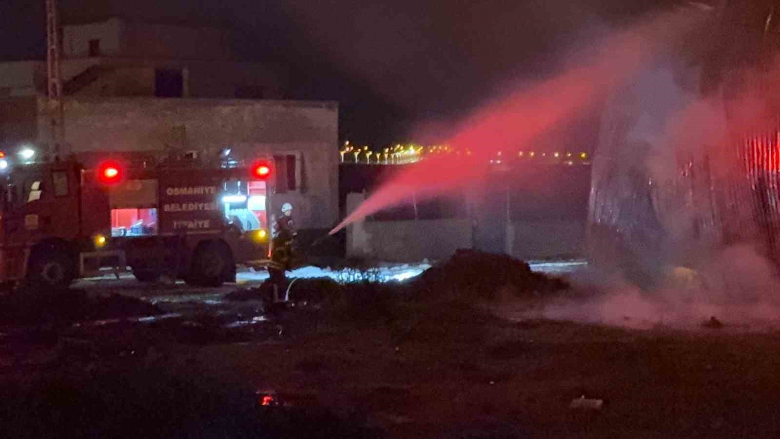 Osmaniye’de karton fabrikasında yangın
