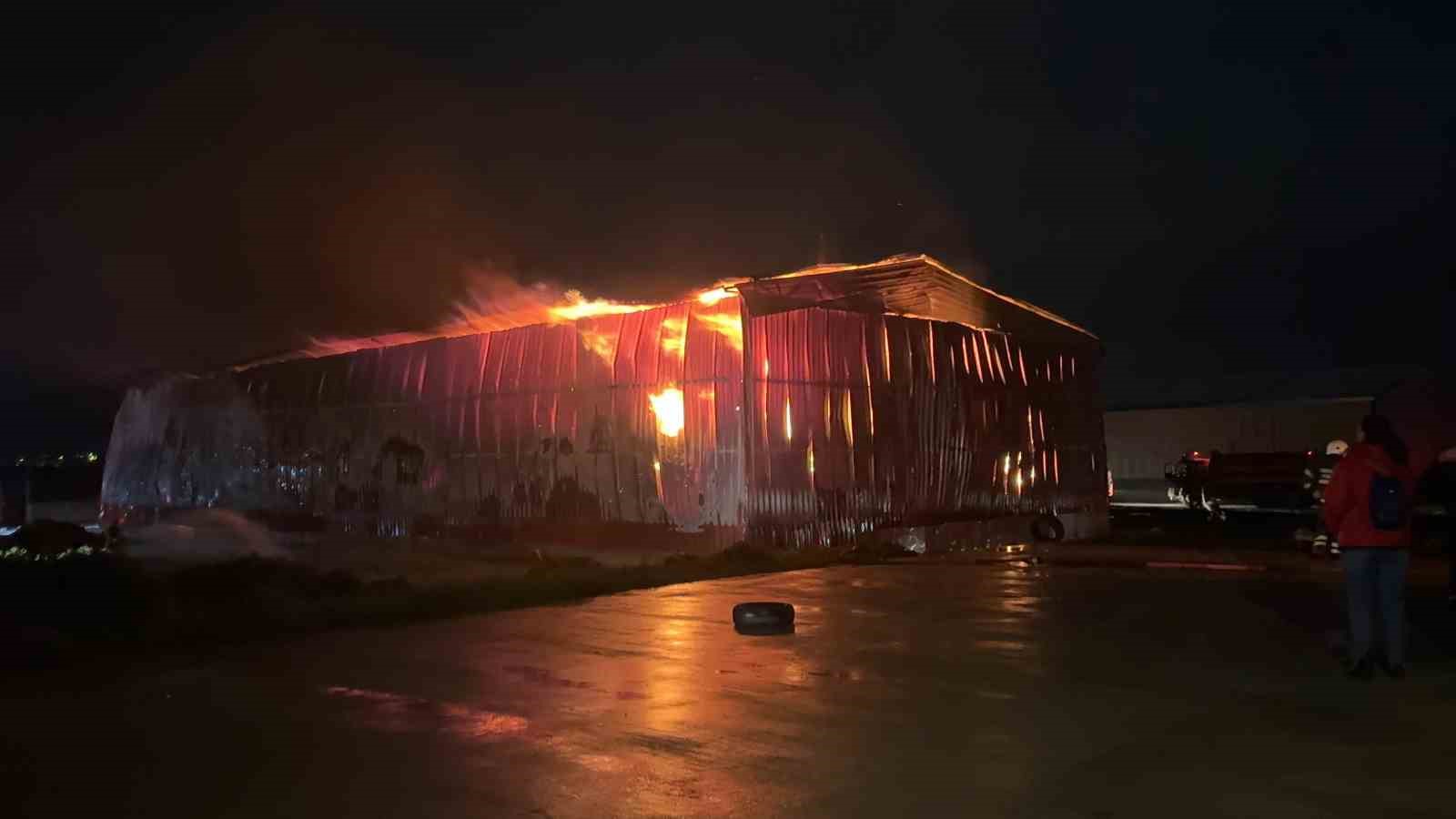 Osmaniye’de karton fabrikasında yangın
