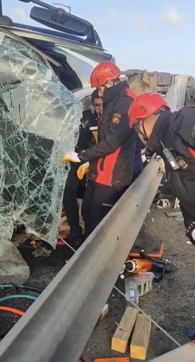 Osmaniye’de kontrolden çıkan tır devrildi: 1 yaralı
