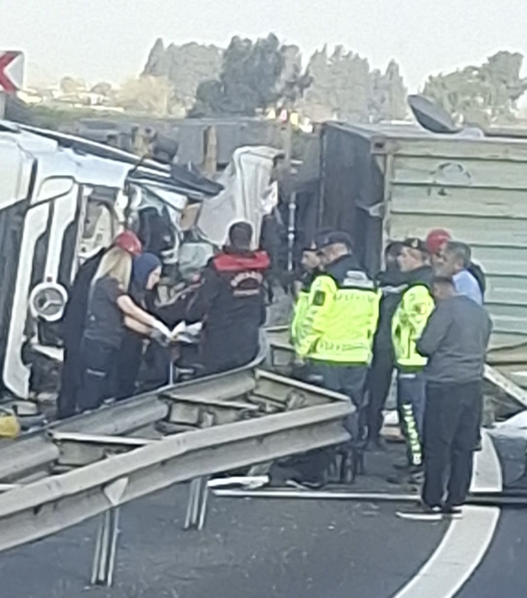 Osmaniye’de kontrolden çıkan tır devrildi: 1 yaralı
