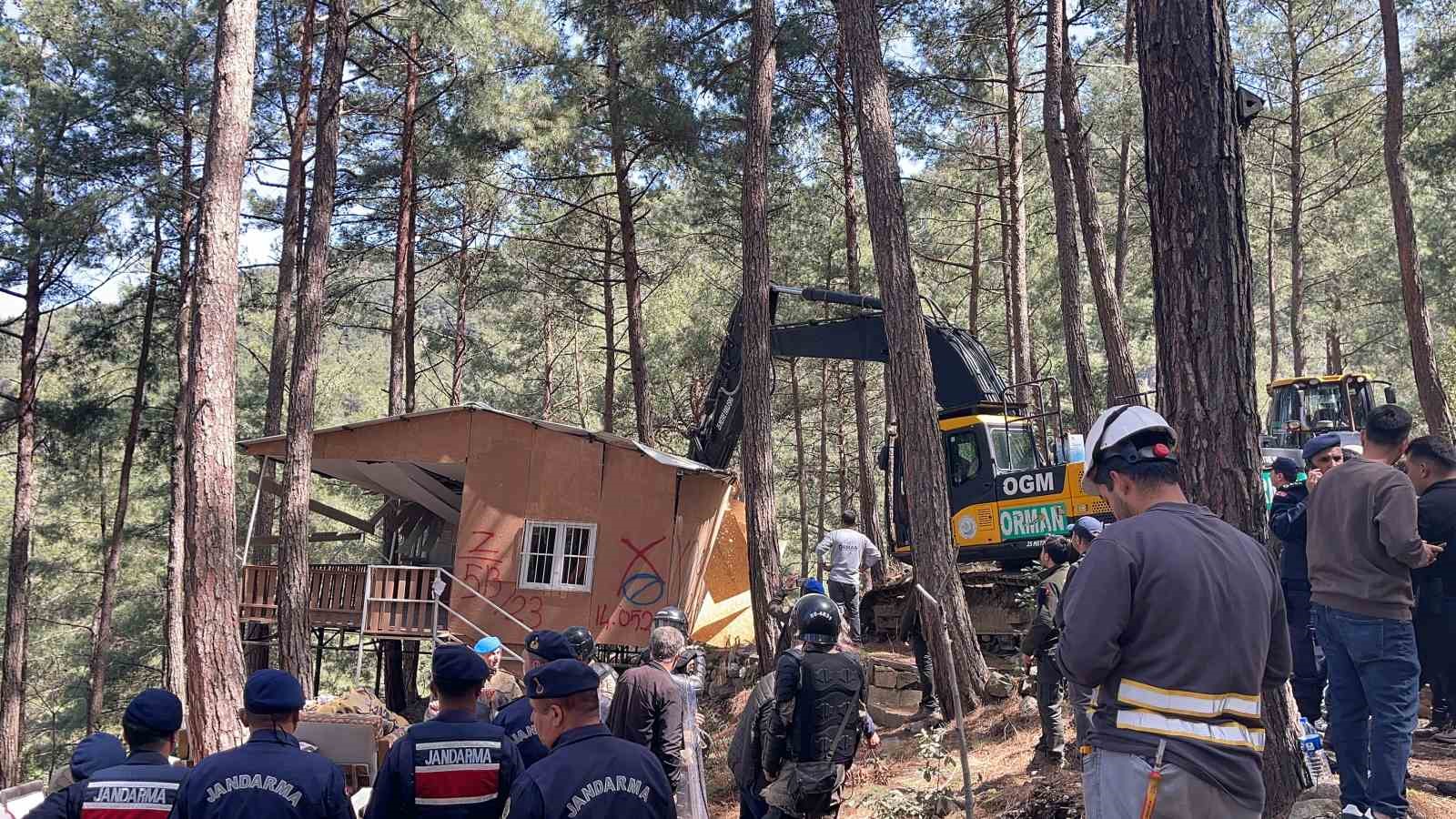 Osmaniye’de mahkeme kararı sonrası 31 kaçak yayla evinin yıkımına başlandı
