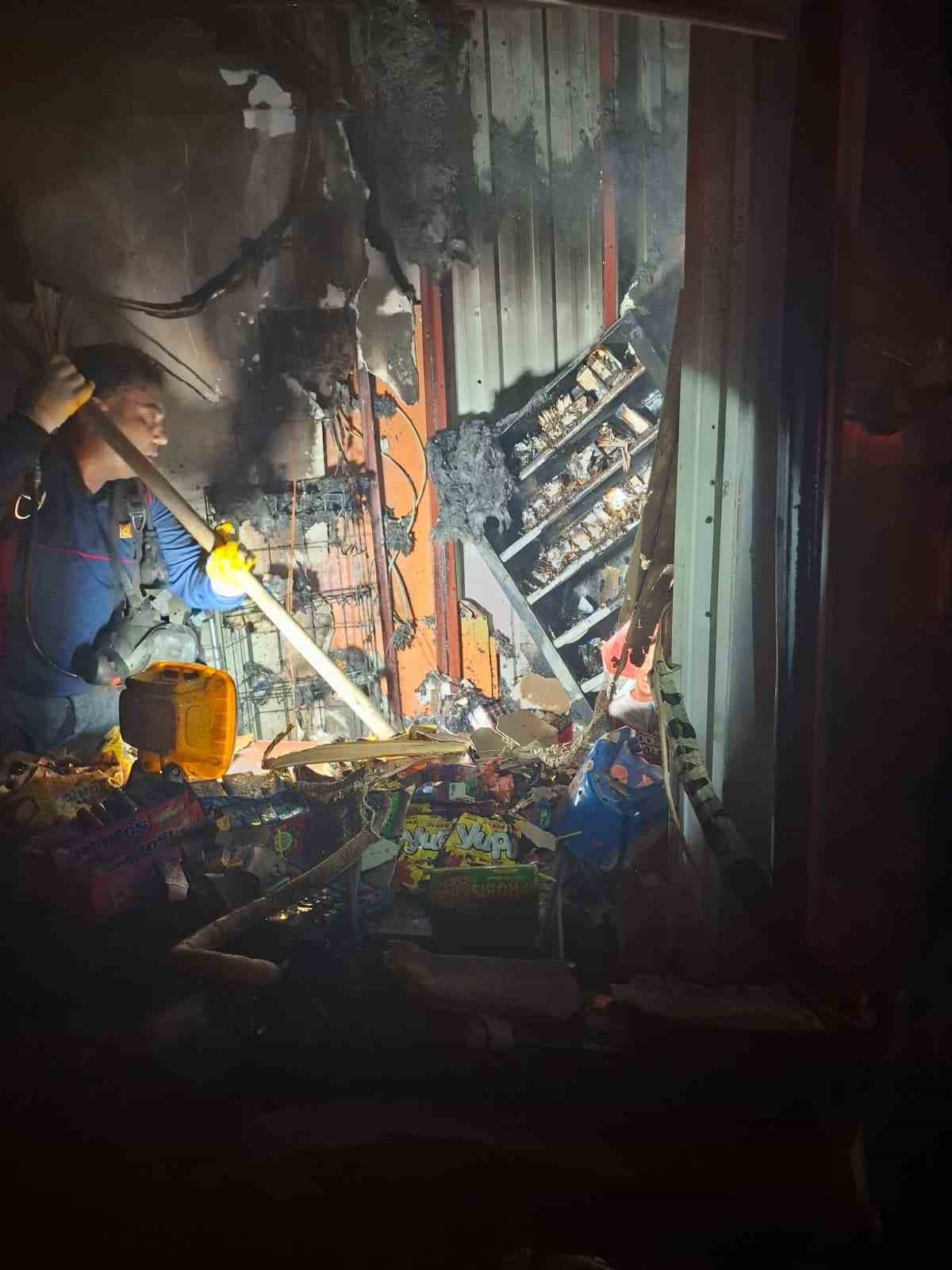 Osmaniye’de markette çıkan yangın söndürüldü
