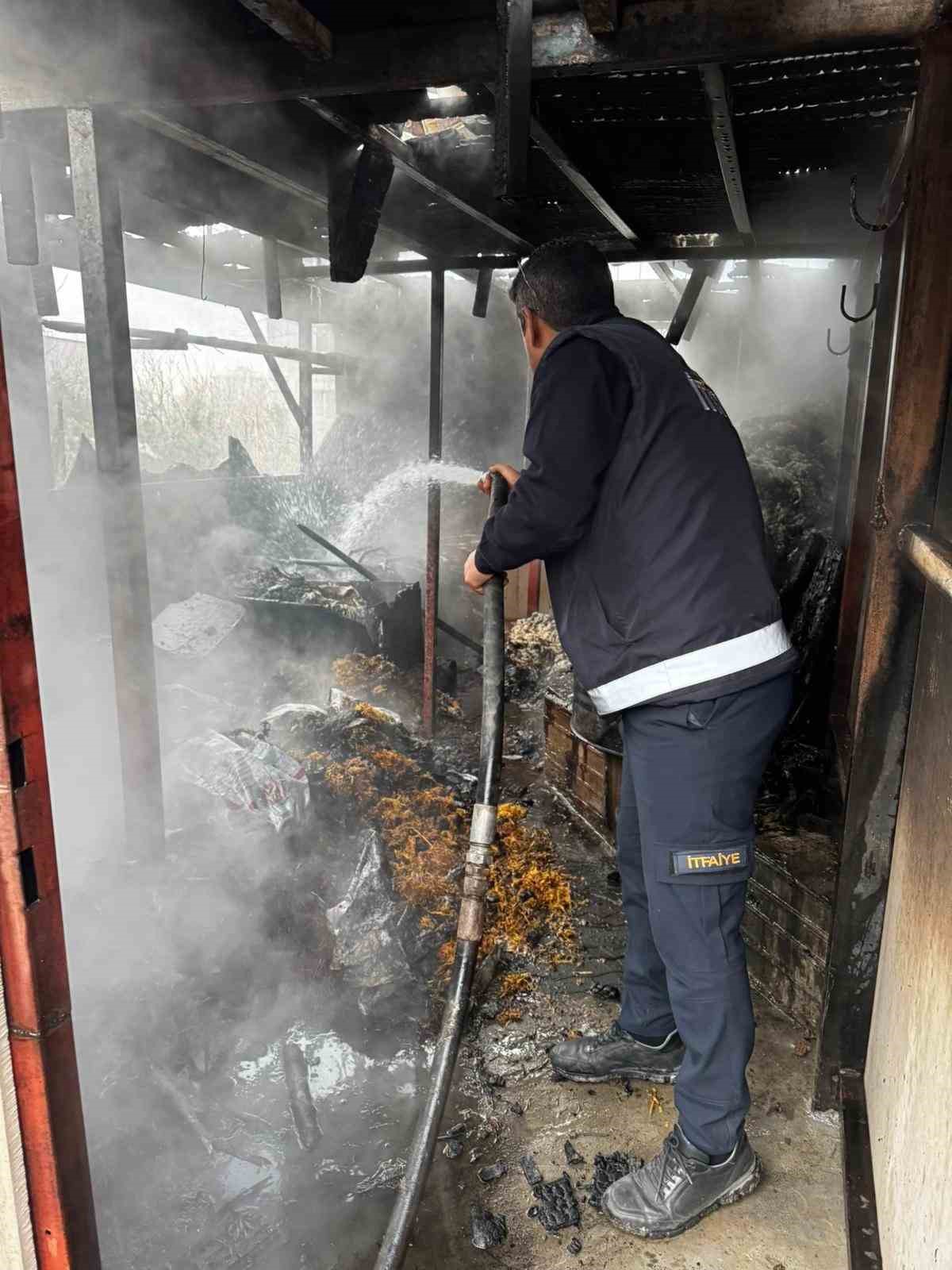 Osmaniye’de müstakil evin kilerinde çıkan yangın söndürüldü
