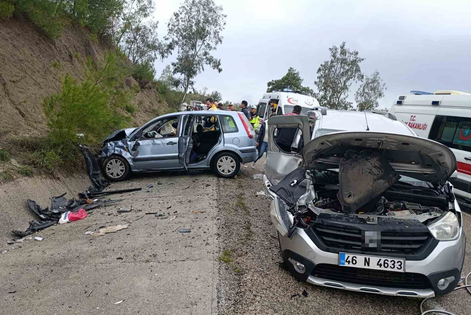 Osmaniye’de otomobil ile ticari araç çarpıştı: 6 yaralı
