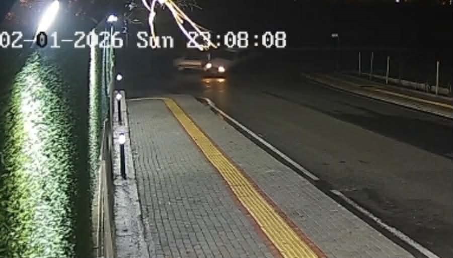 Osmaniye’de otomobille çarpışan kamyonet yan yattı: 2 yaralı
