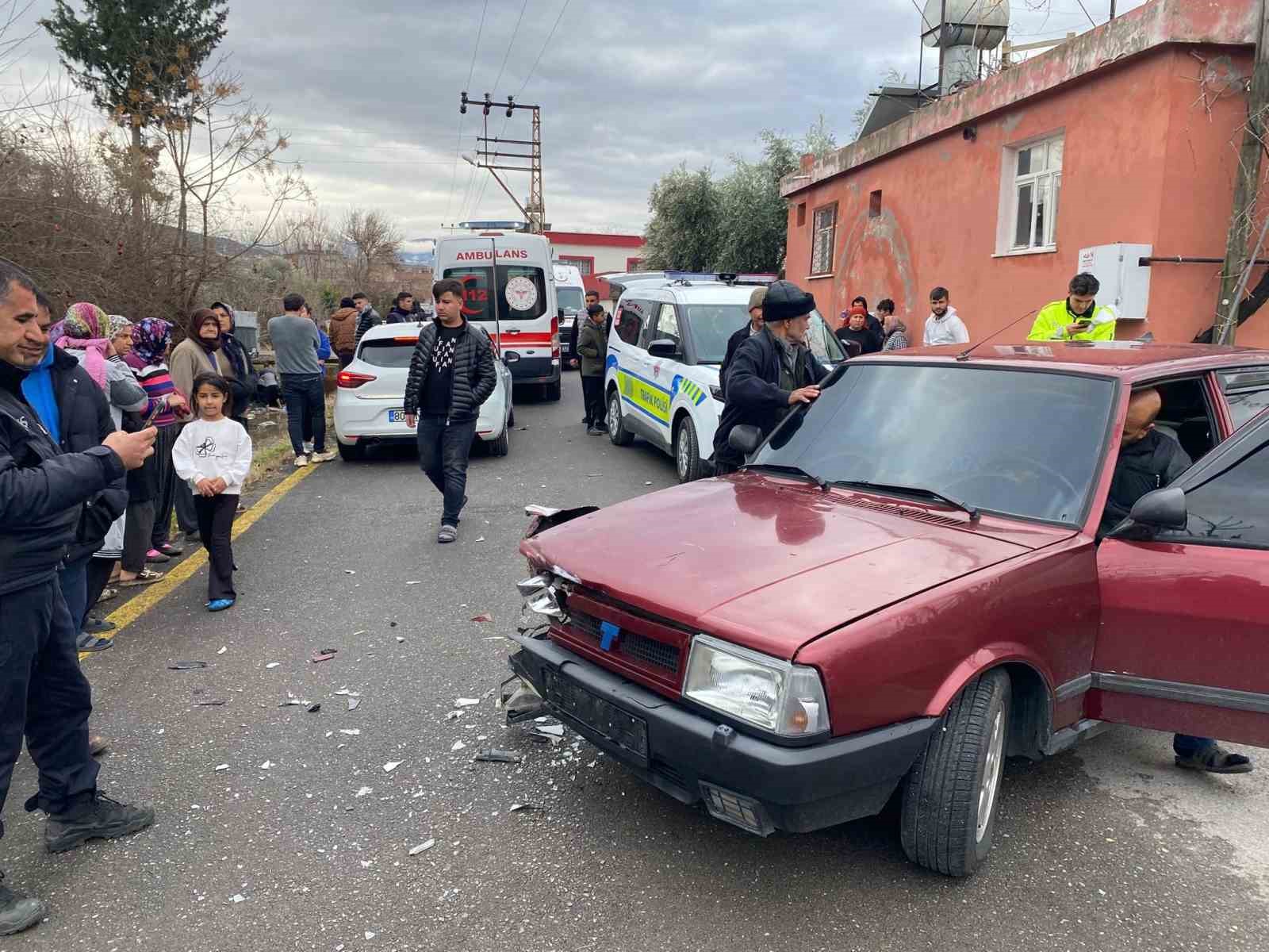 Osmaniye’de otomobille çarpışan motosiklet kanala düştü: 2 yaralı
