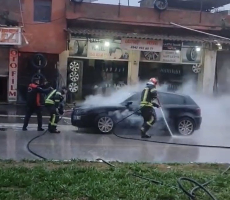 Osmaniye’de park halindeki otomobil yandı
