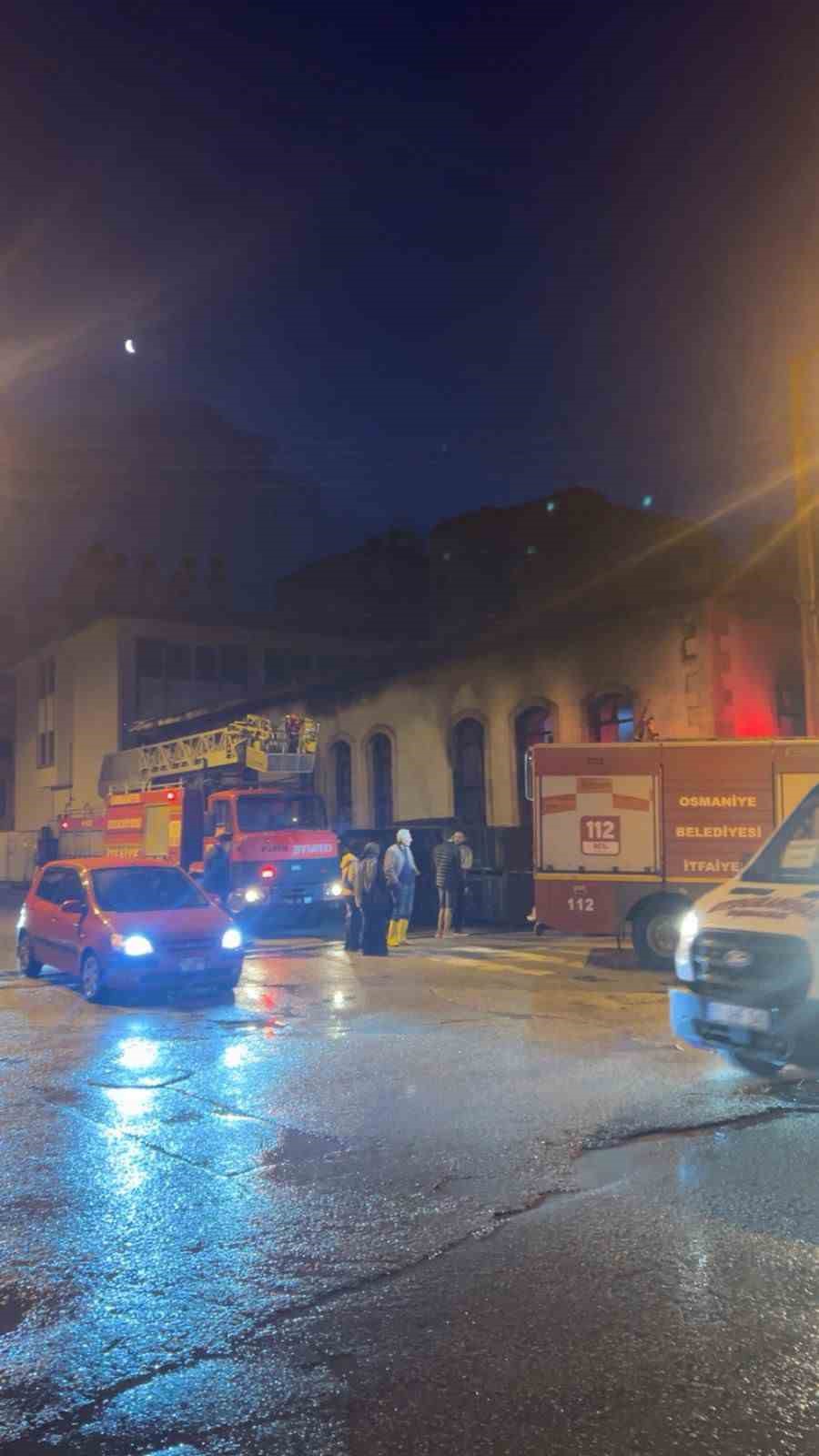 Osmaniye’de restorasyonu yapılan asırlık okulda çıkan yangın söndürüldü
