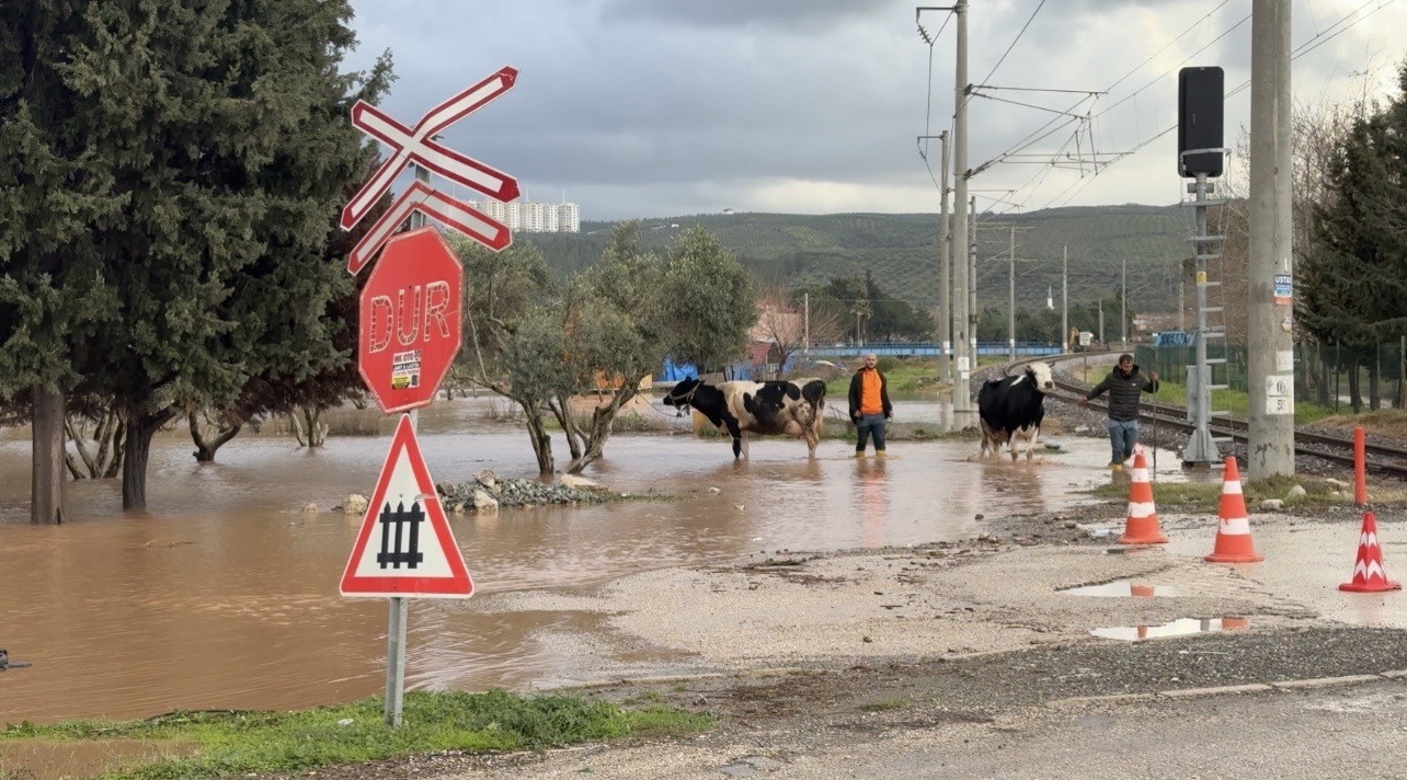 Osmaniye’de sağanak hayatı olumsuz etkiledi
