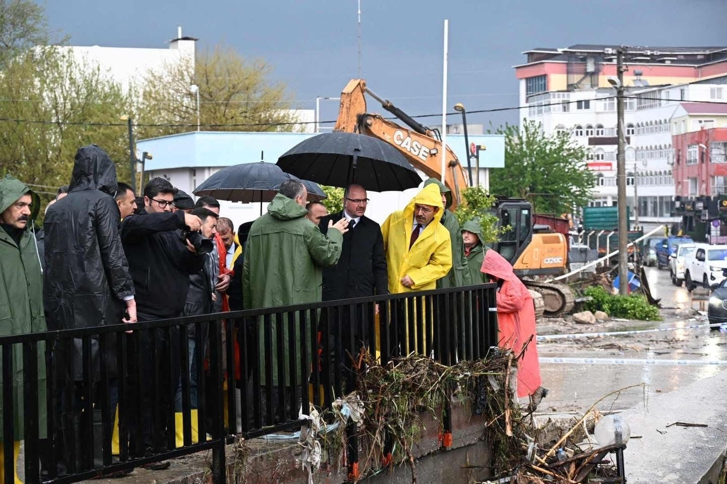 Osmaniye’de sel alarmı: 251 araç, bin 93 personel görevde
Osmaniye’de sel alarmı: 251 araç, bin 93 personel görevde