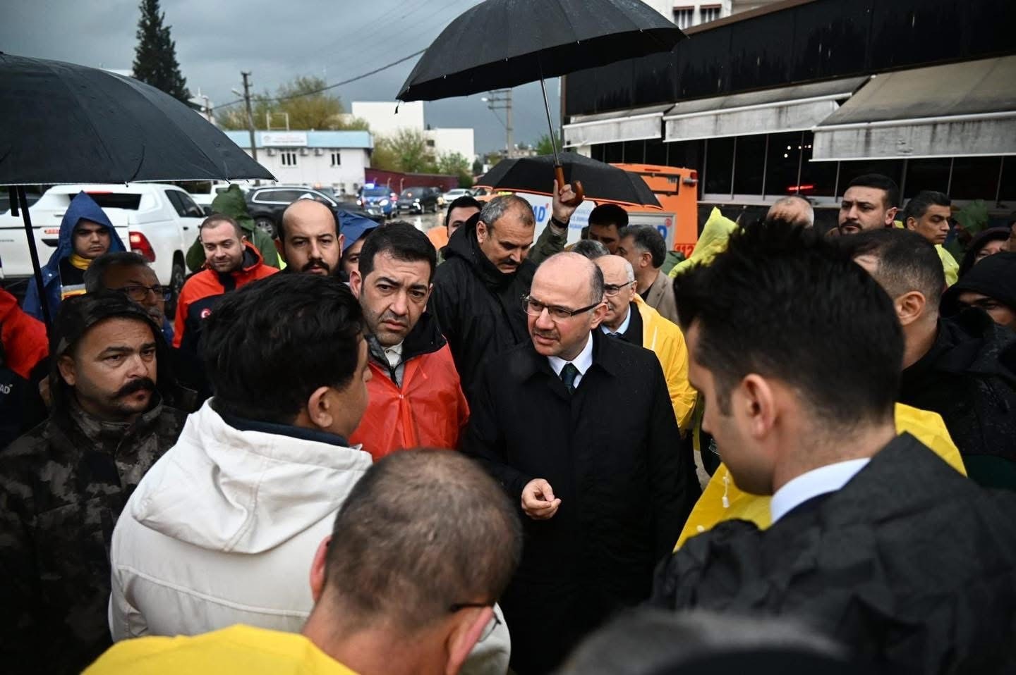 Osmaniye’de sel alarmı: 251 araç, bin 93 personel görevde
Osmaniye’de sel alarmı: 251 araç, bin 93 personel görevde