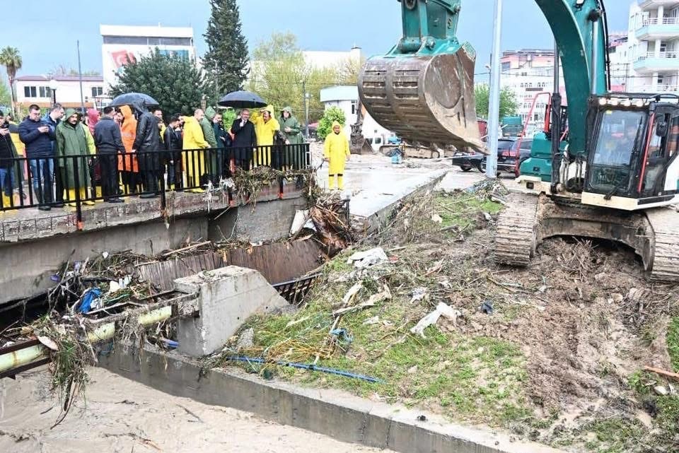Osmaniye’de sel alarmı: 251 araç, bin 93 personel görevde
Osmaniye’de sel alarmı: 251 araç, bin 93 personel görevde