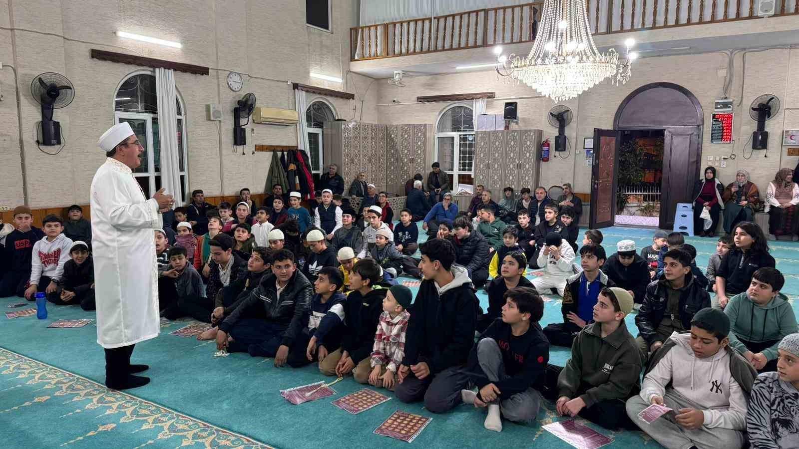 Osmaniye’de teravih namazı çocukların neşesiyle şenleniyor
