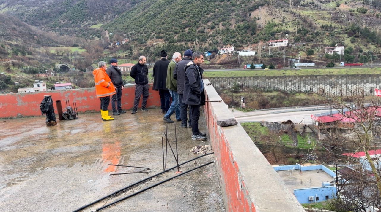 Osmaniye’de yağış sonrası toprak kaydı: 5 ev boşaltıldı
