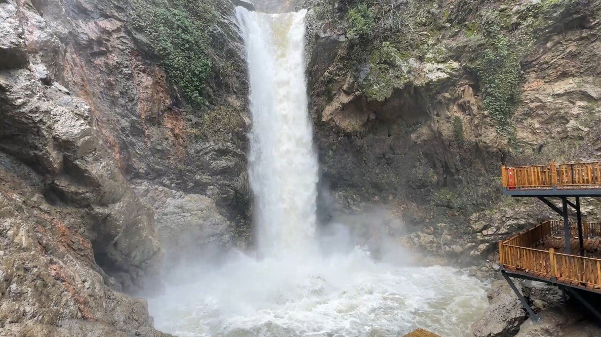 Osmaniye’de yağmurun bereketi Karaçay Vadisi’ni coşturdu
