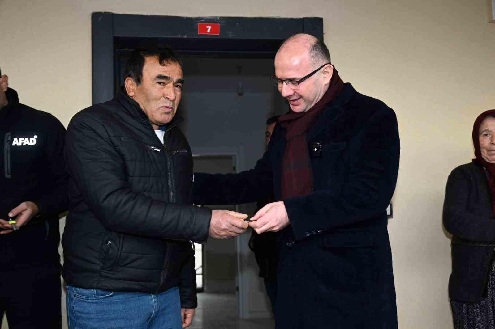 Osmaniye’de yapımı tamamlanan köy evleri hak sahiplerine teslim edildi
