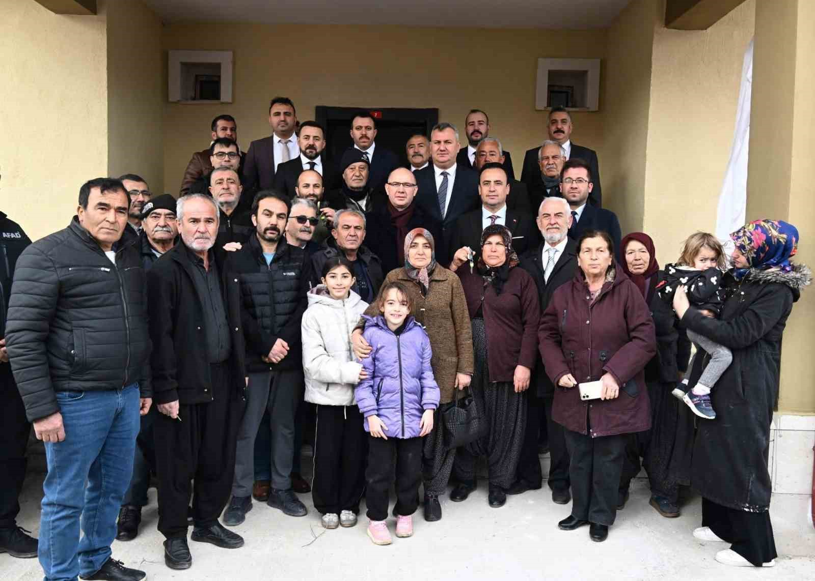 Osmaniye’de yapımı tamamlanan köy evleri hak sahiplerine teslim edildi
