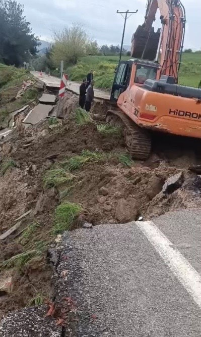 Osmaniye’de yoğun yağış yolları çökertti, bazı güzergahlar ulaşıma kapandı
