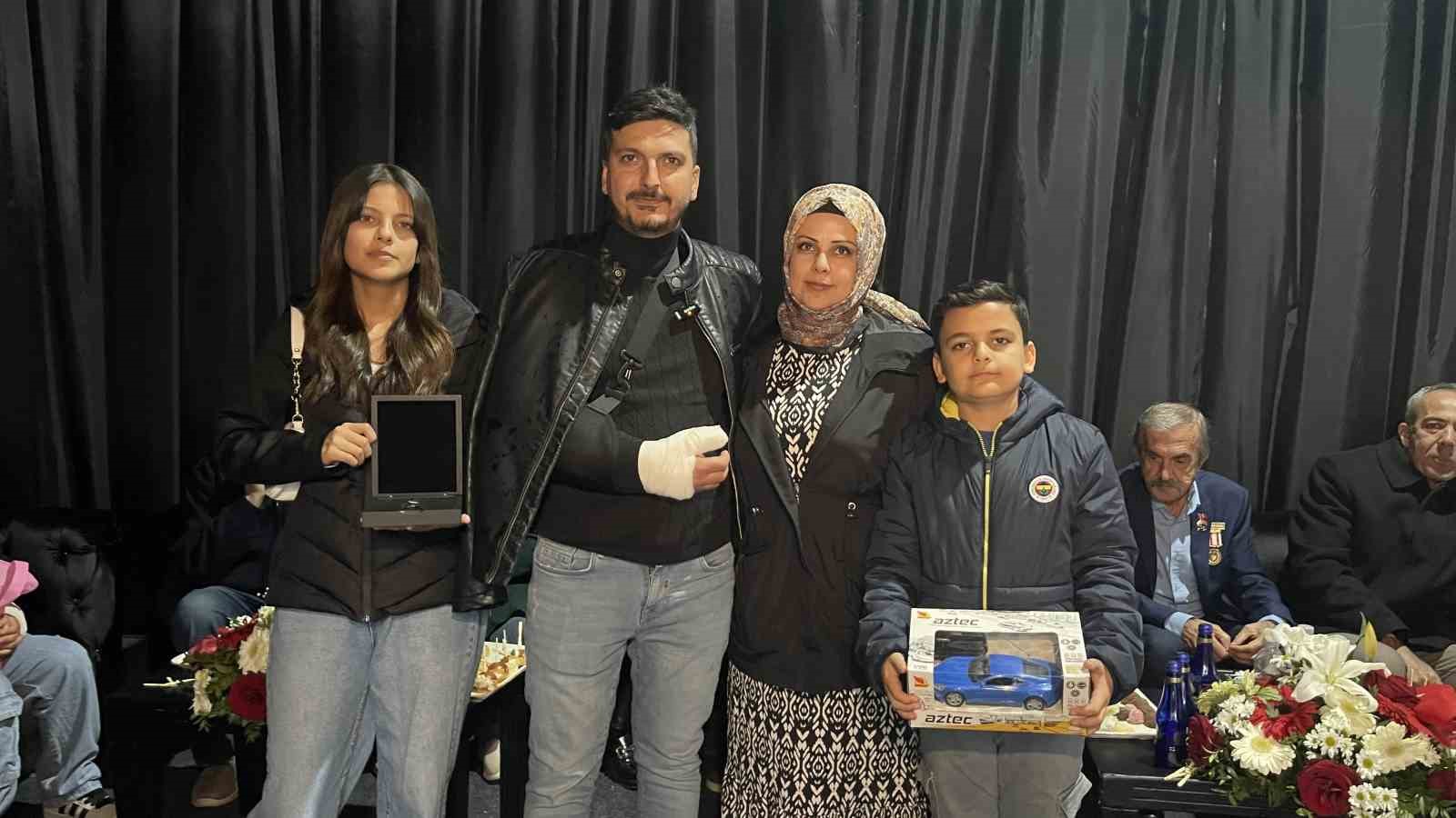 Osmaniyeli depremzedeler evlerine kavuştukları için mutlu
Osmaniyeli depremzedeler evlerine kavuştukları için mutlu