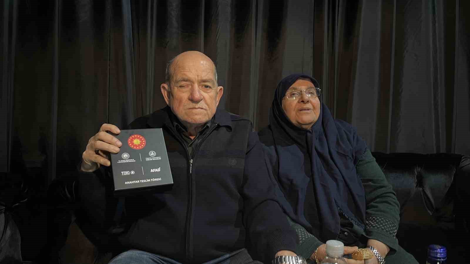 Osmaniyeli depremzedeler evlerine kavuştukları için mutlu
Osmaniyeli depremzedeler evlerine kavuştukları için mutlu