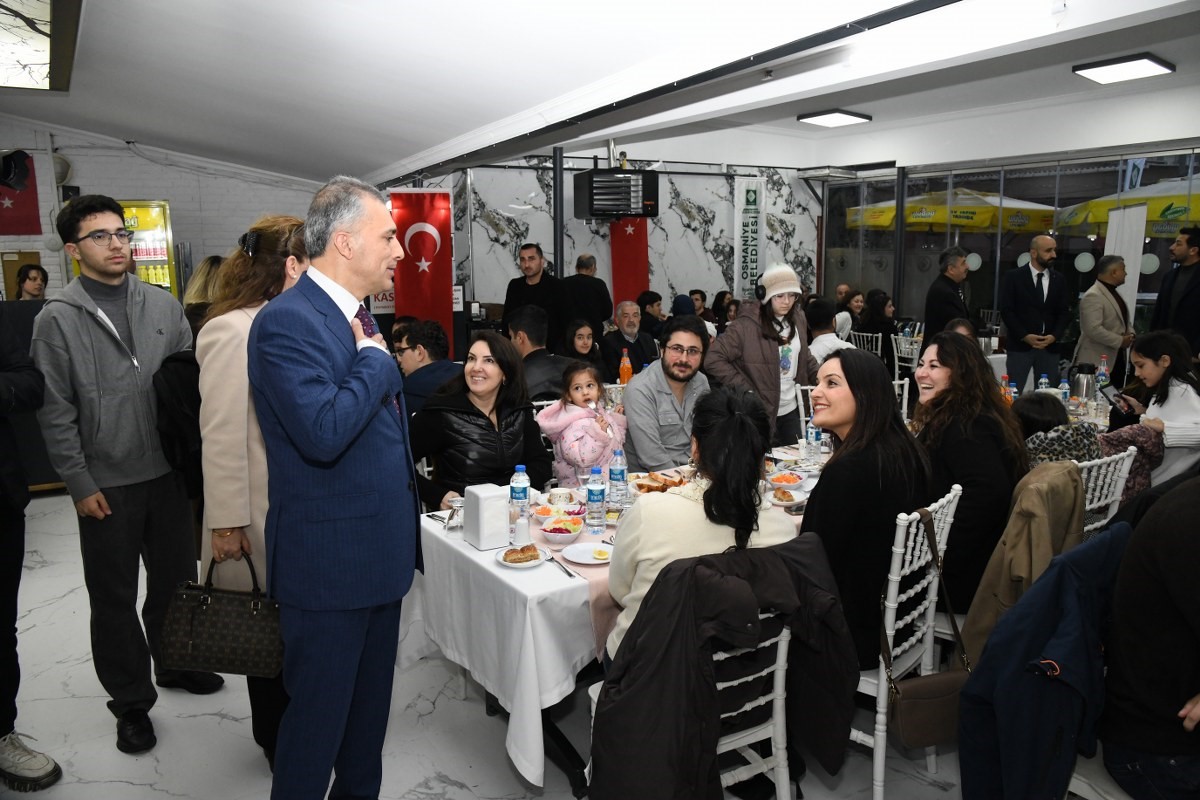 Osmaniyeli öğrenciler İstanbul’da kurulan iftar sofrasında bir araya geldi
