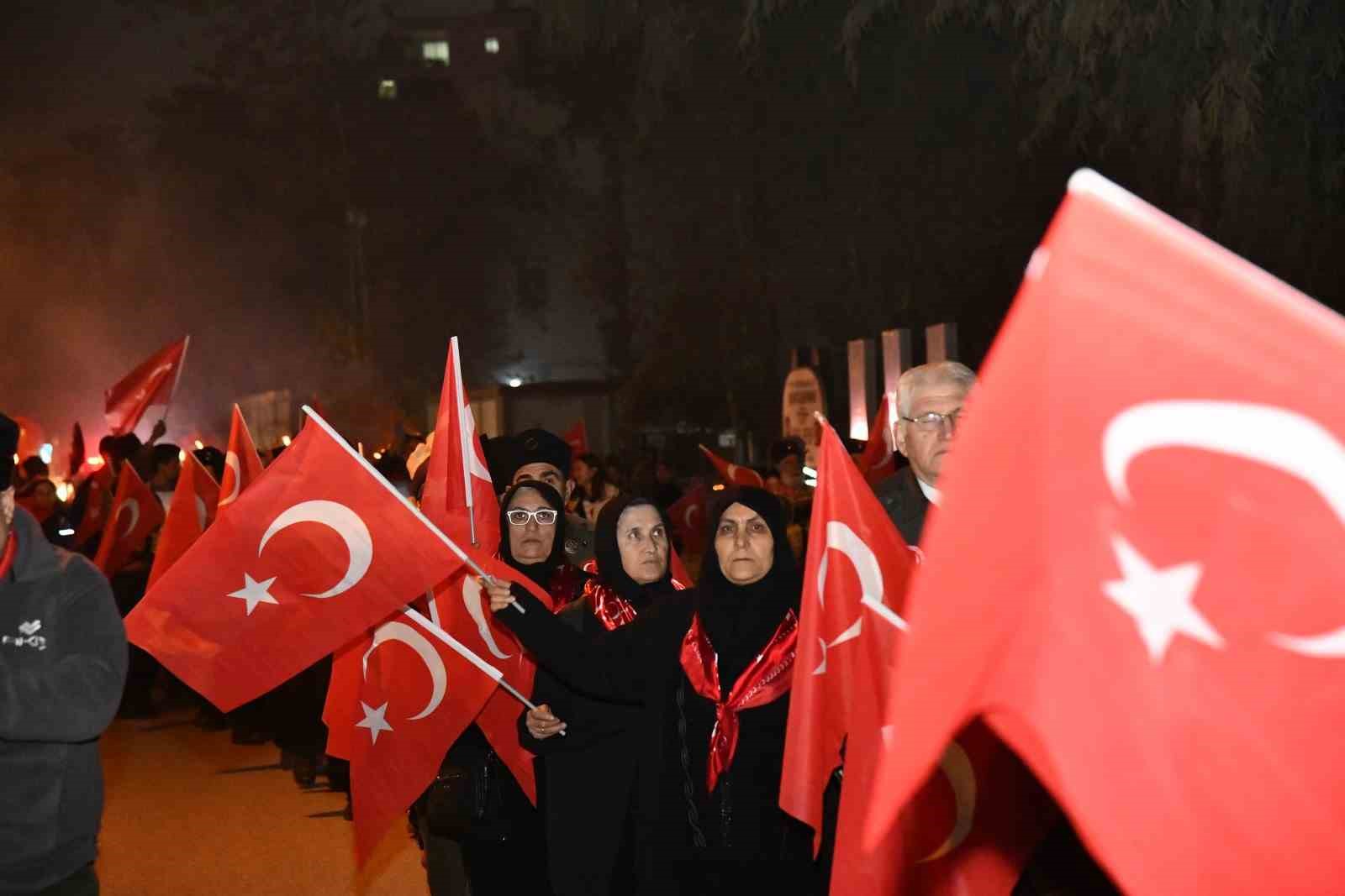 Osmaniye’nin kurtuluşu fener alayıyla kutlandı
Osmaniye’nin kurtuluşu fener alayıyla kutlandı
