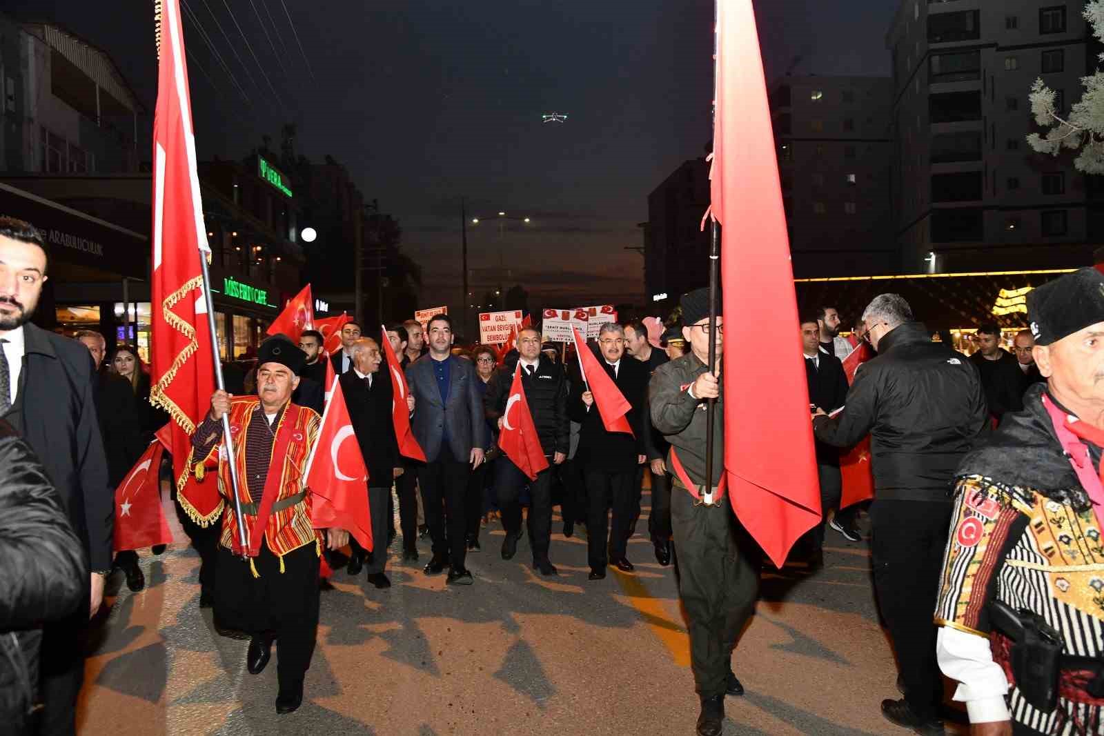 Osmaniye’nin kurtuluşu fener alayıyla kutlandı
Osmaniye’nin kurtuluşu fener alayıyla kutlandı