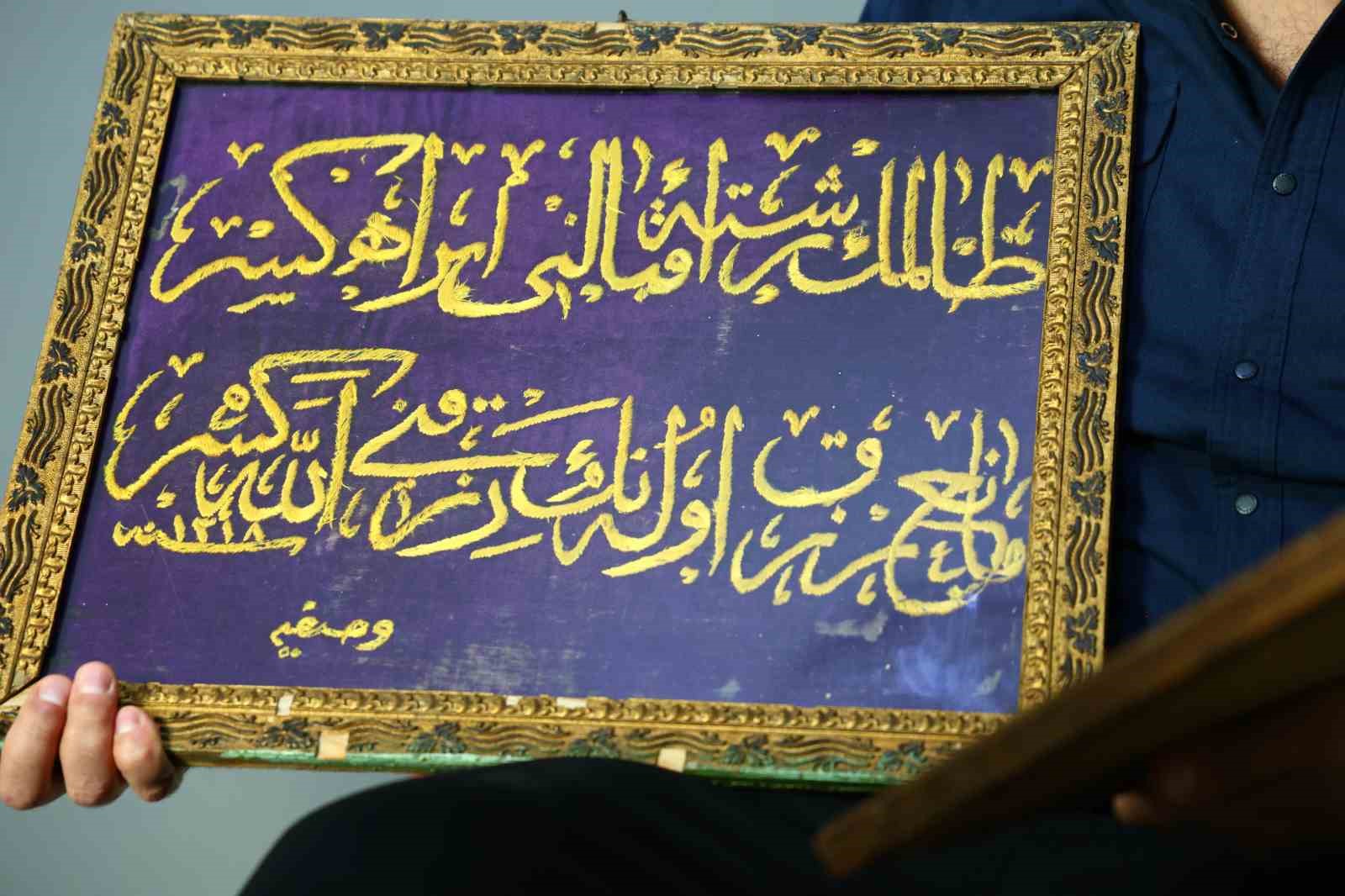 Osmanlı kadınının işlediği 126 yıllık altın sırma hat levhası görenleri hayran bıraktı
