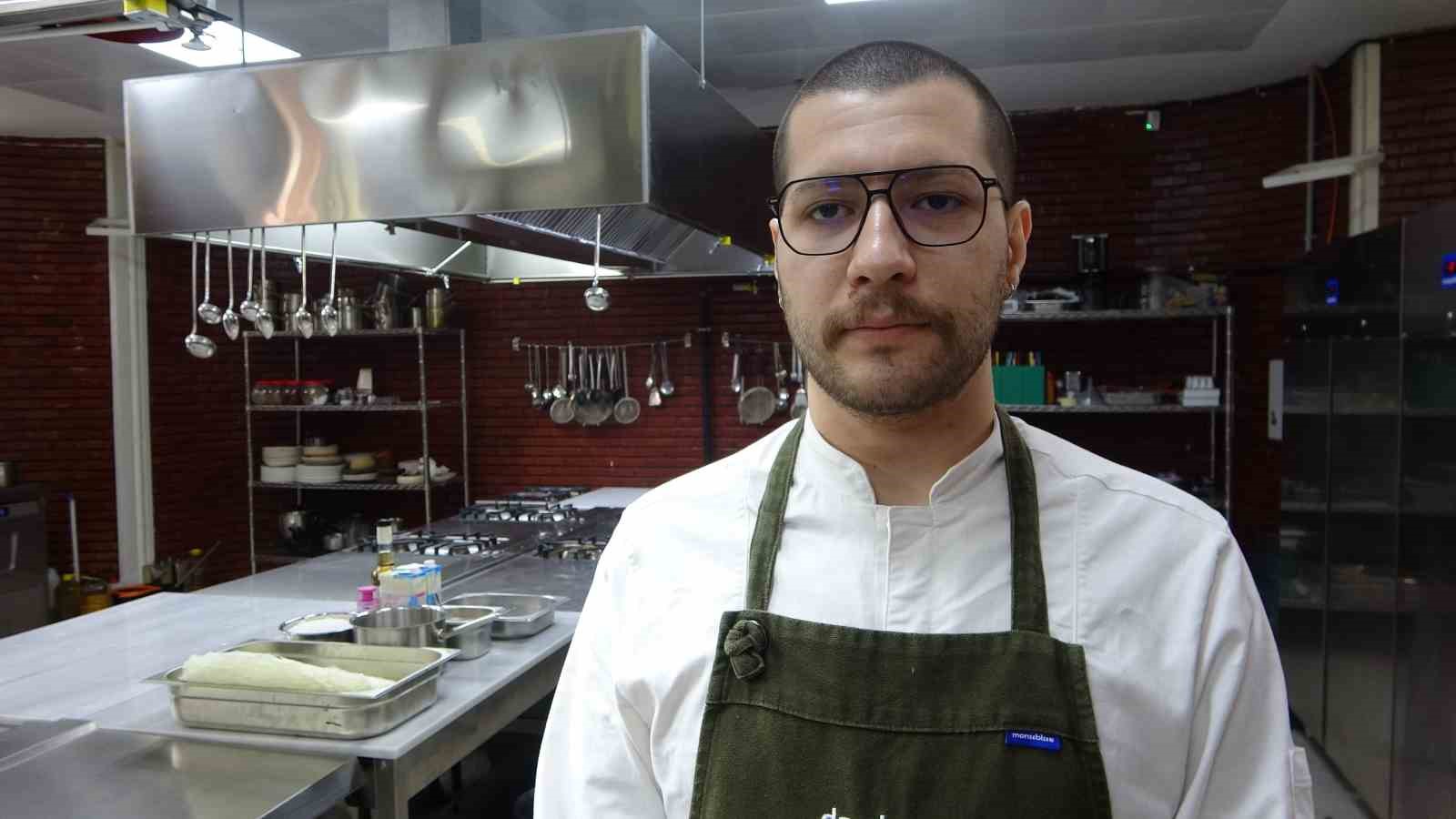 Osmanlı mutfağının hafif tatlısı Güllaç Ramazan sofralarını süslüyor
