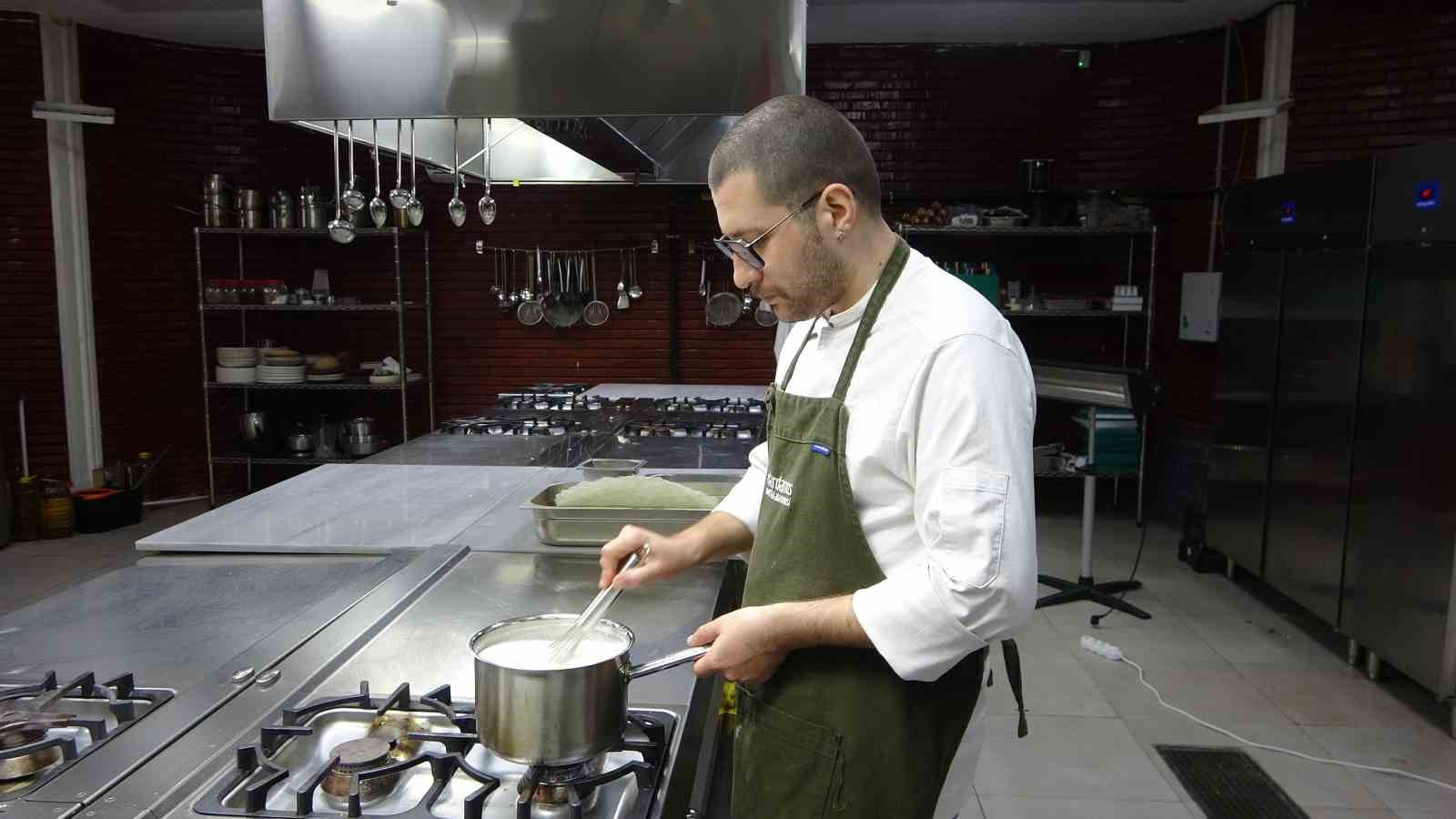 Osmanlı mutfağının hafif tatlısı Güllaç Ramazan sofralarını süslüyor
