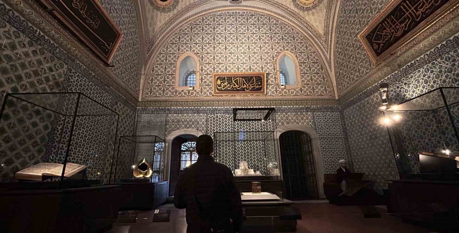 Osmanlı’nın en büyük mushafı Ramazan ayına özel ilk kez Topkapı Sarayı’nda sergide
Osmanlı’nın en büyük mushafı Ramazan ayına özel ilk kez Topkapı Sarayı’nda sergide