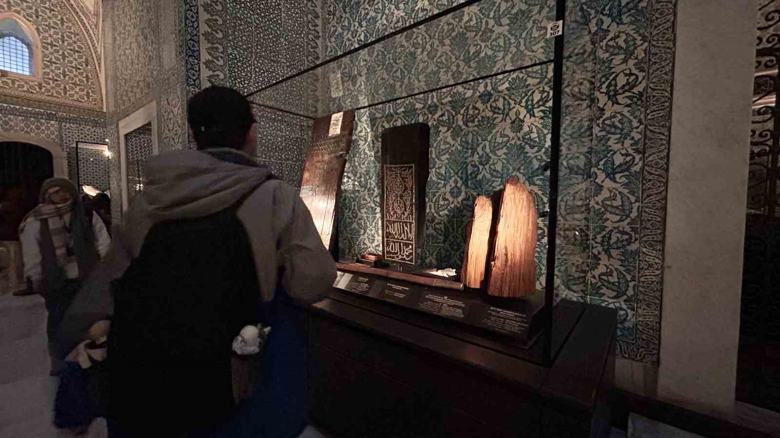 Osmanlı’nın en büyük mushafı Ramazan ayına özel ilk kez Topkapı Sarayı’nda sergide
Osmanlı’nın en büyük mushafı Ramazan ayına özel ilk kez Topkapı Sarayı’nda sergide