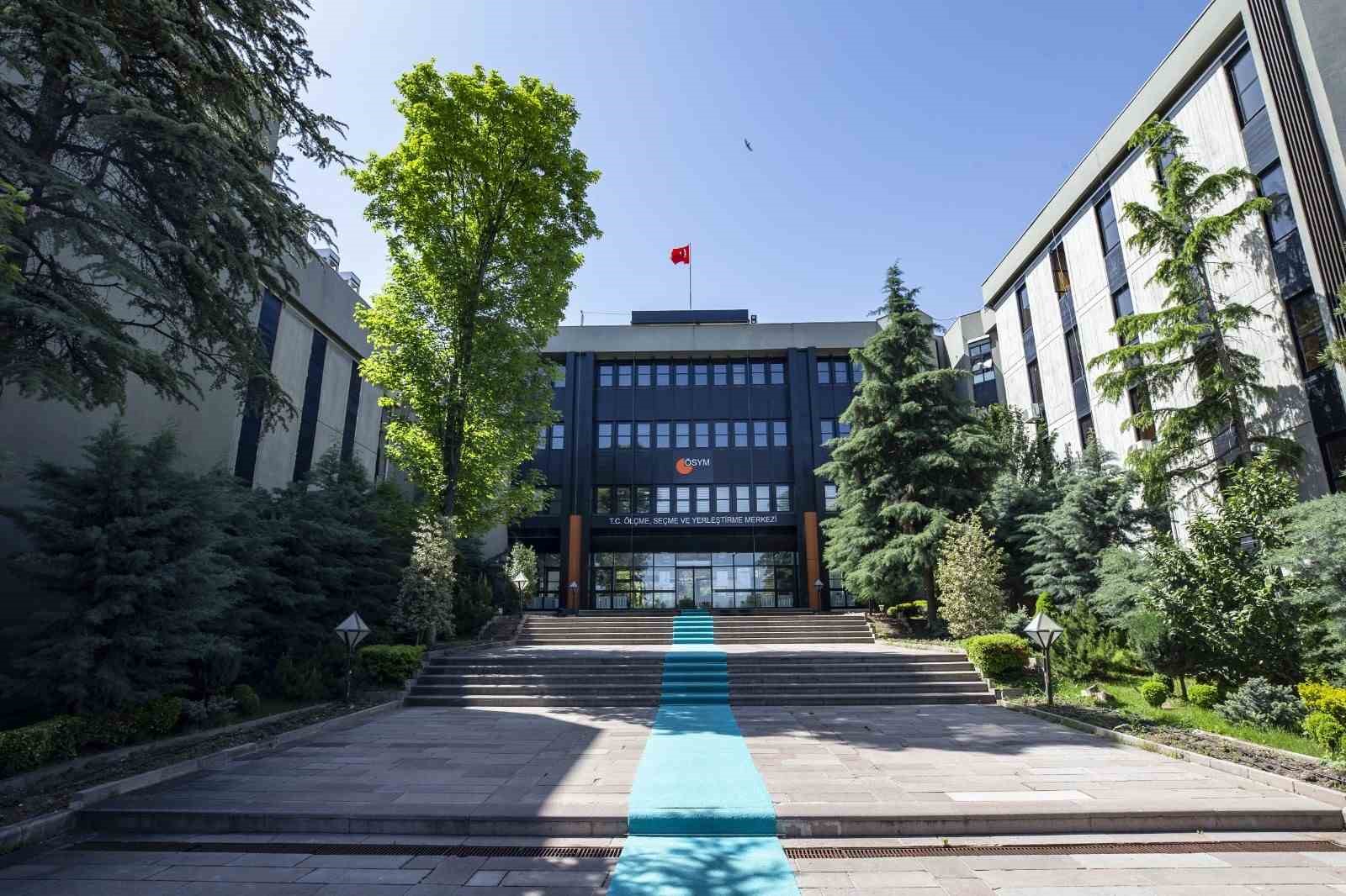 ÖSYM 2025 yılında 8 milyondan fazla adaya sınav hizmeti verdi
