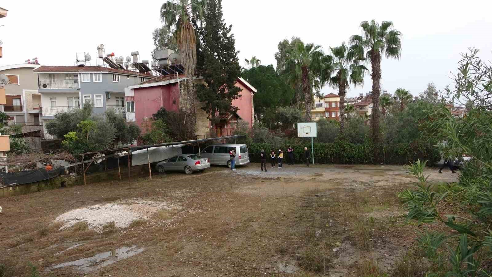 Otelin otoparkında bir kişi başından vurulmuş halde bulundu
