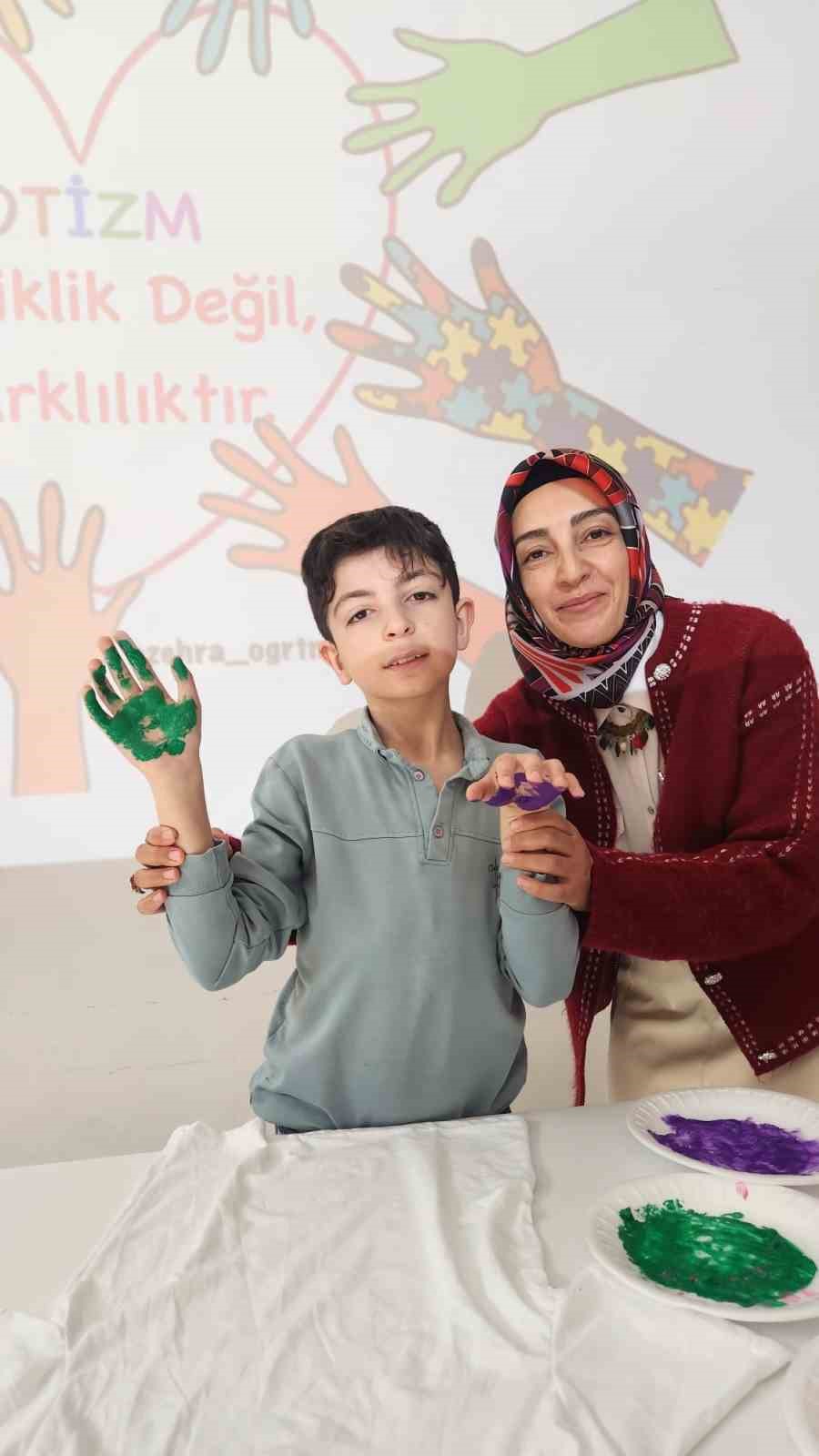 Otizm Farkındalık Günü’nde öğrencilerden anlamlı etkinlik

