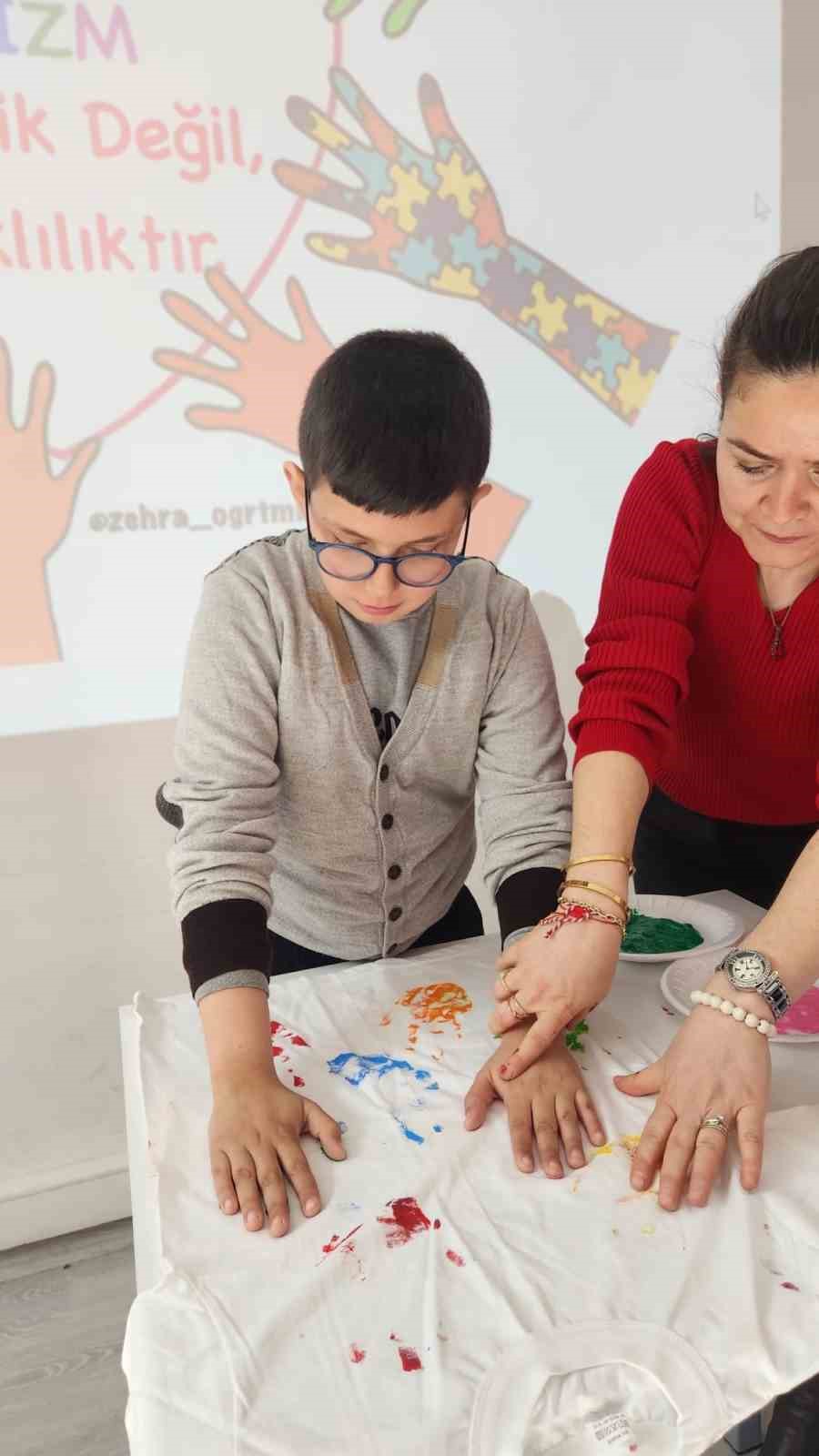 Otizm Farkındalık Günü’nde öğrencilerden anlamlı etkinlik
