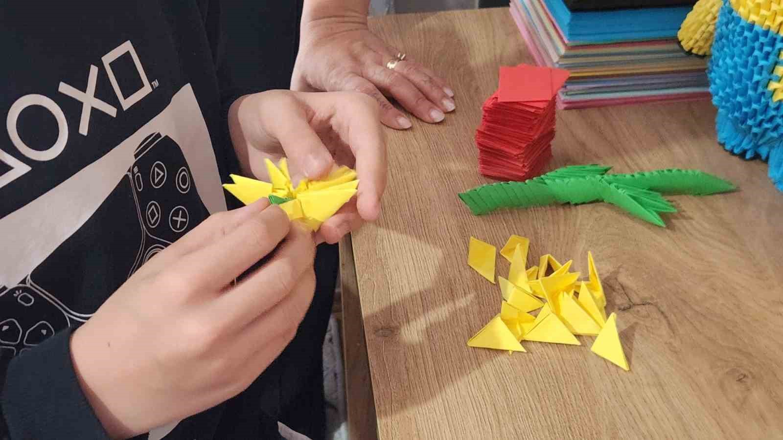 Otizmli Arda, origamiyle hayatına yön veriyor
