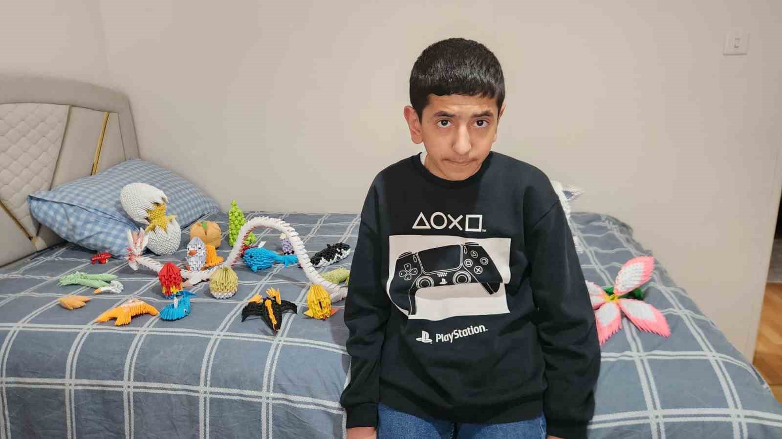 Otizmli Arda, origamiyle hayatına yön veriyor
