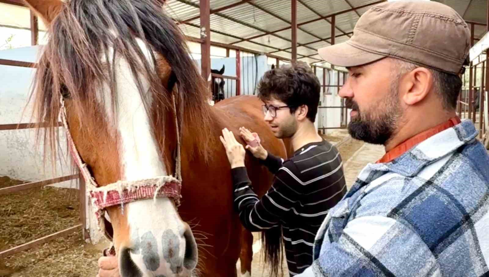 Otizmli çocuklara atla terapi desteği
