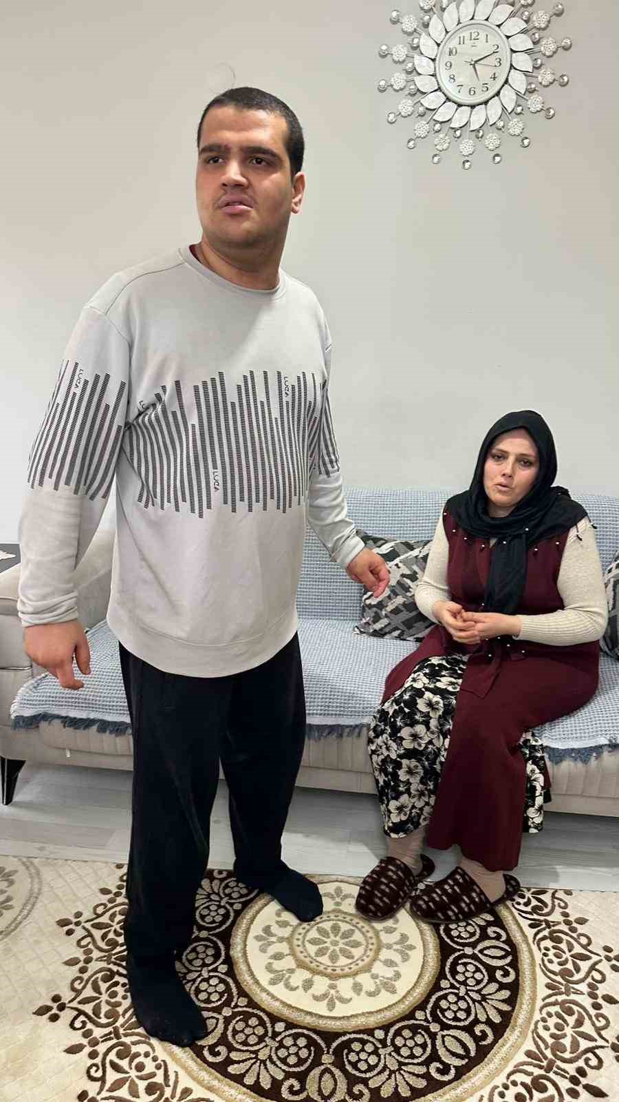 Otizmli öğrenciyi darbettiği iddia edilen öğretmene 15 bin liralık taksitli ceza ailenin tepkisine neden oldu
