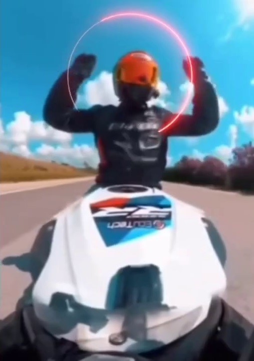 Otobanda 324 Km hıza ulaşan motosikletli ölüme meydan okudu
