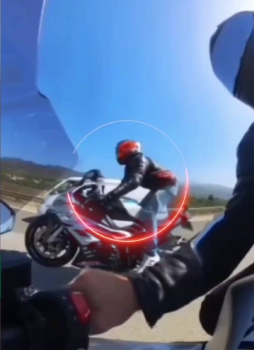 Otobanda 324 Km hıza ulaşan motosikletli ölüme meydan okudu
